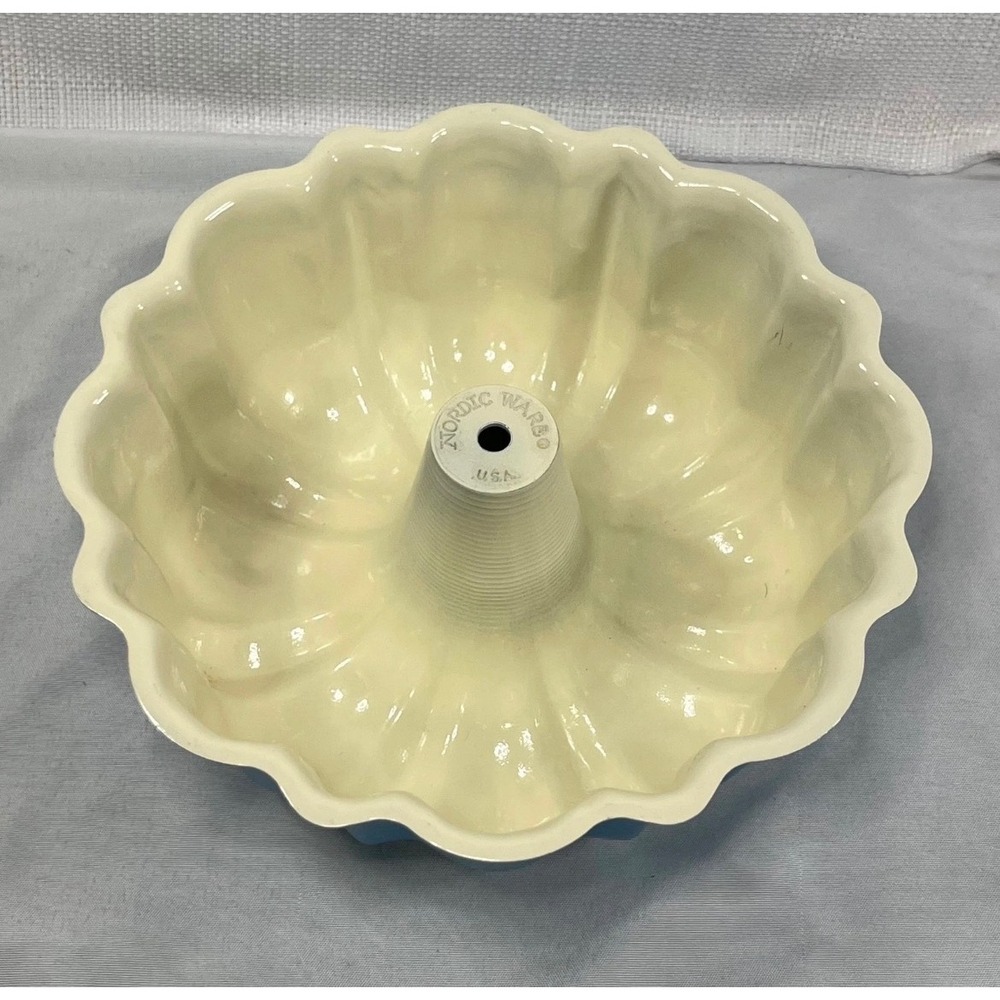 Nordic Ware Mini Bundt Pan Blue Cast Aluminum 6 Inch Fluted Tube Cake Mold USA